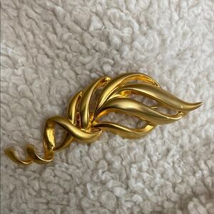 Elegant Gold-Tone Brooch
